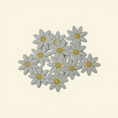 White Daisy sugar flowers - 12 pack
