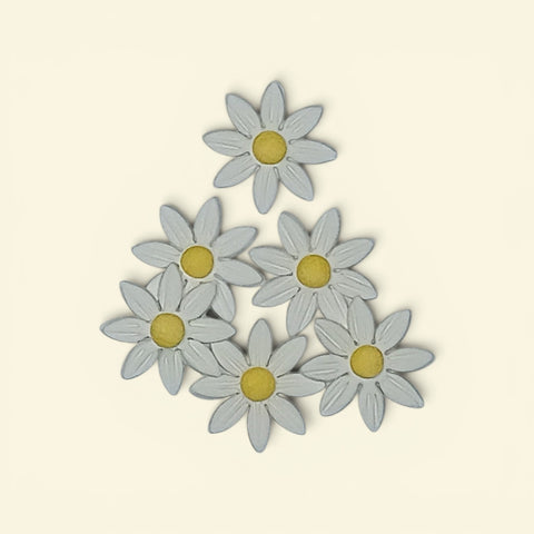 White Daisy sugar flowers - 6 pack