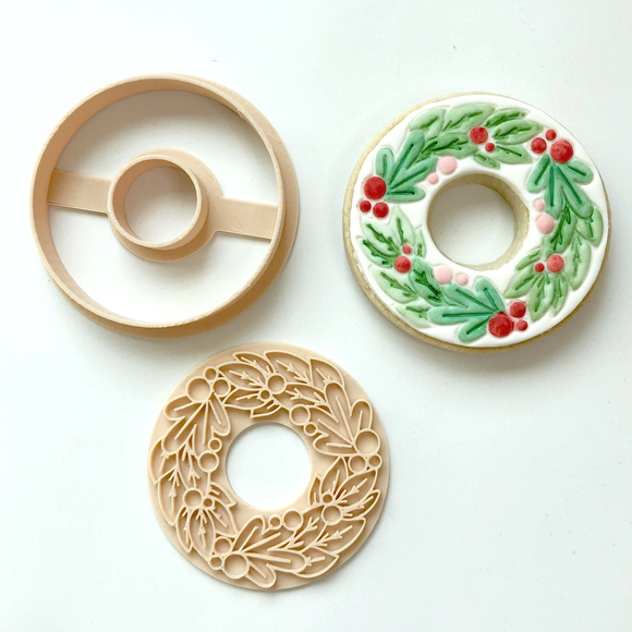 Little Biskut Christmas Wreath cutter & embosser set