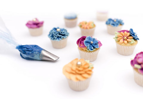 Loyal Mya Floral Piping set